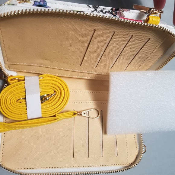 CELLPHONE WALLET WRISTLET/CROSSBODY - Picture 4 of 7